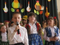 Program świąteczny przygotowali uczniowie najmłodszych klas SP w Grzywnie.