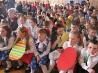 Udział w spotkaniu wielkanocnym wzięła cała społeczność szkolna i rodziny uczniów.
