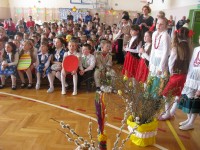 Udział w spotkaniu wielkanocnym wzięła cała społeczność szkolna i rodziny uczniów.