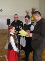 Dyplomy w konkursie na palmy wręczył laureatom obecny Wójt Jacek Czarnecki.