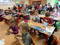Wycinanki, to jak sie okazuje wcale nie takie łatwe zadanie dla początkującego ucznia.