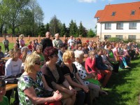Uczestnicy Święta Niezapominajki w Kiełbasinie.