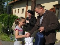 Nagrody w konkursie "Wiosenne impresje" wręczył laureatom Wójt Jacek Czarnecki.