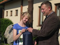 Nagrody w konkursie "Wiosenne impresje" wręczył laureatom Wójt Jacek Czarnecki.