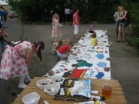 Dzieci też miały co robić - mogły wziąć udział w wielkiej kolorowance na trawie.