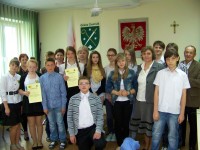 Pamiątkowe zdjęcie uczestników i organizatorów konkursu samorządowego 2013'.