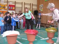Konkurs sprawnościowy " Mały Segregator" to pomysł na naukę poprawnej segregacji śmieci.