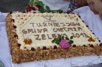 Organizatorzy zadbali o tort urodzinowy z okazji jubileuszowego V Turnieju KGW.