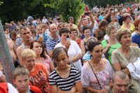 Kabaret OTTO przybyły do Zalesia pod sceną zgromadził szeroką publiczność.