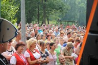 Kabaret OTTO przybyły do Zalesia pod sceną zgromadził szeroką publiczność.