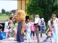 Festyn rodzinny w Grzywnie z atrakcjami dla najmłodszych uczestników.