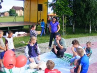 Festyn rodzinny w Grzywnie z atrakcjami dla najmłodszych uczestników.