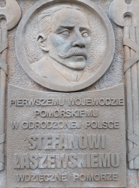 W hołdzie STEFANOWI ŁASZEWSKIEMU