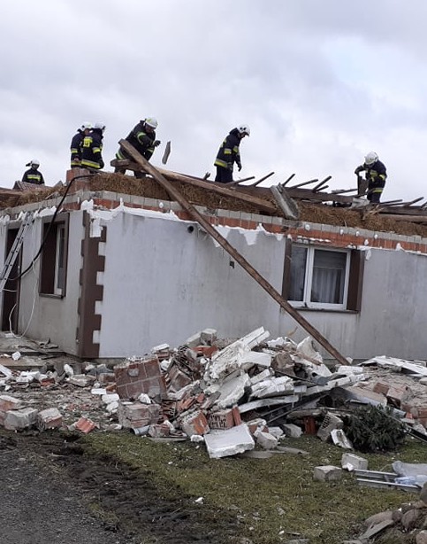 STRAŻACY ŚWIĘTUJĄ ! Z najlepszymi życzeniami !