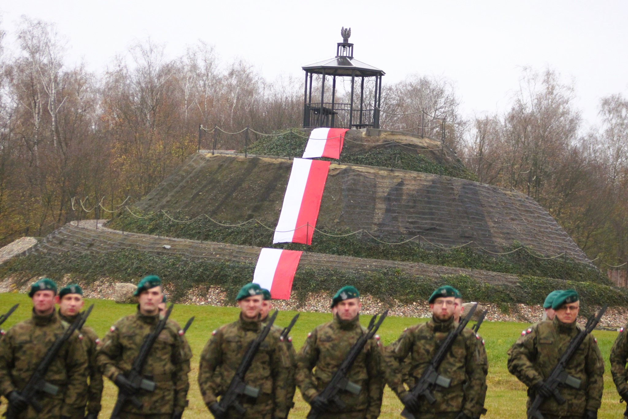 UCZCILIŚMY NIEPODLEGŁĄ